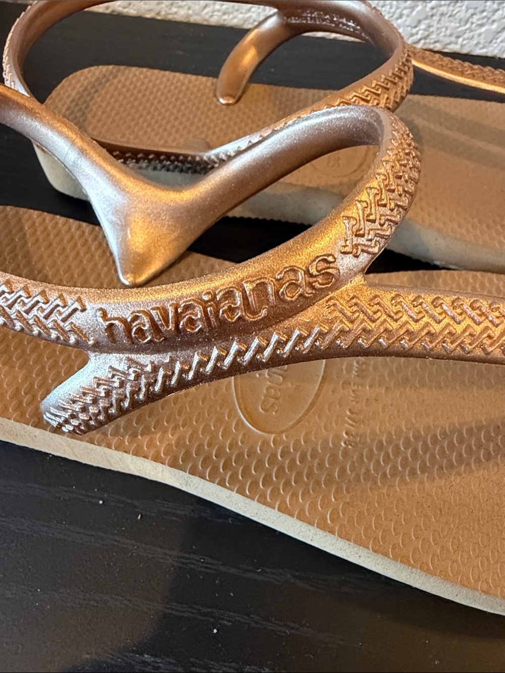 Havaianas Rose Gold Flash Urban Flip Flop Sandals - Picture 8 of 12